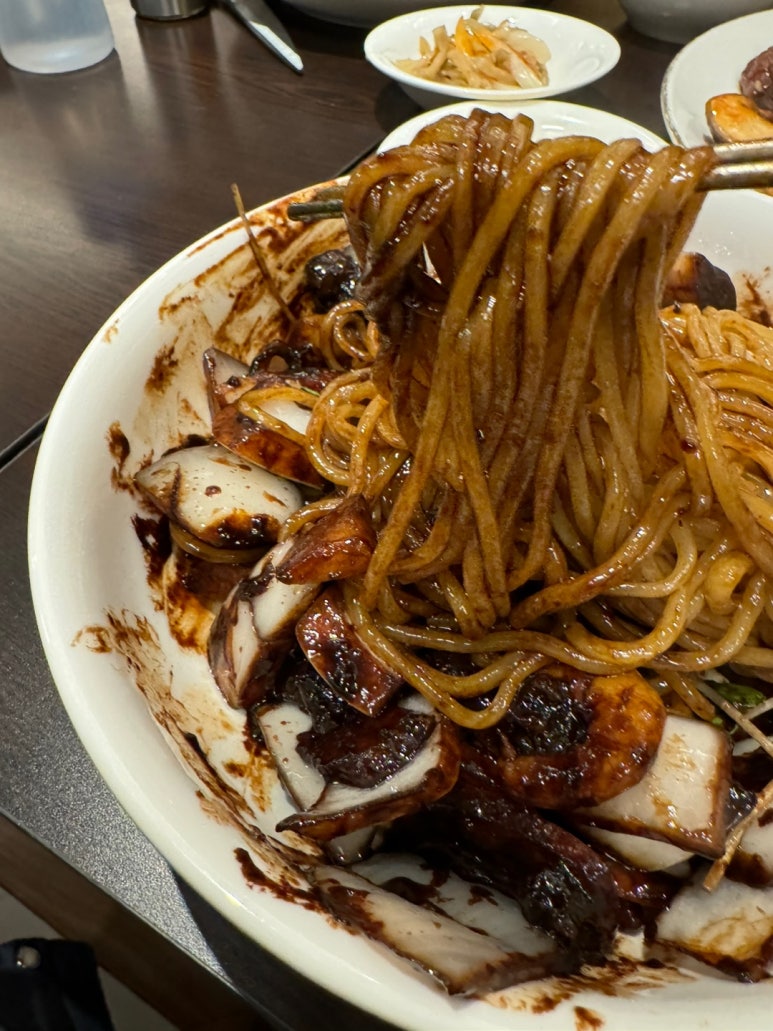 [논현동 맛집] 홍명 - 난자완스, 수제군만두, 간짜장, 잡채볶음밥 모두 다 맛있는 블루리본서베이 성시경 먹을텐데 중국집. 관련 이미지 24