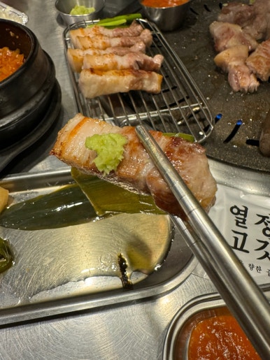 [남영역 맛집] 열정도 고깃집 - 김치찌개 맛있는 삼각지 숙성삼겹살 블루리본서베이 맛집. 모임장소추천. 콘치즈 서비스! 관련 이미지 27