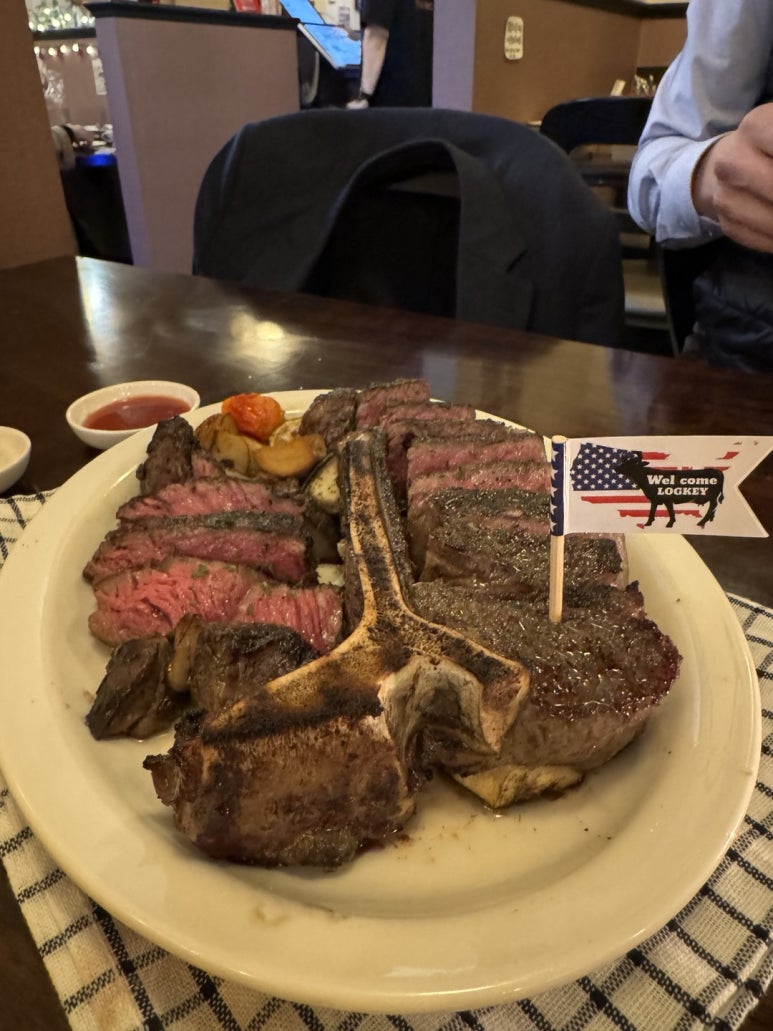 [가로수길 맛집] 록키 신사점 - 티본 스테이크 포터하우스 맛집. 새우크림 파스타도 먹어봄. 관련 이미지 12
