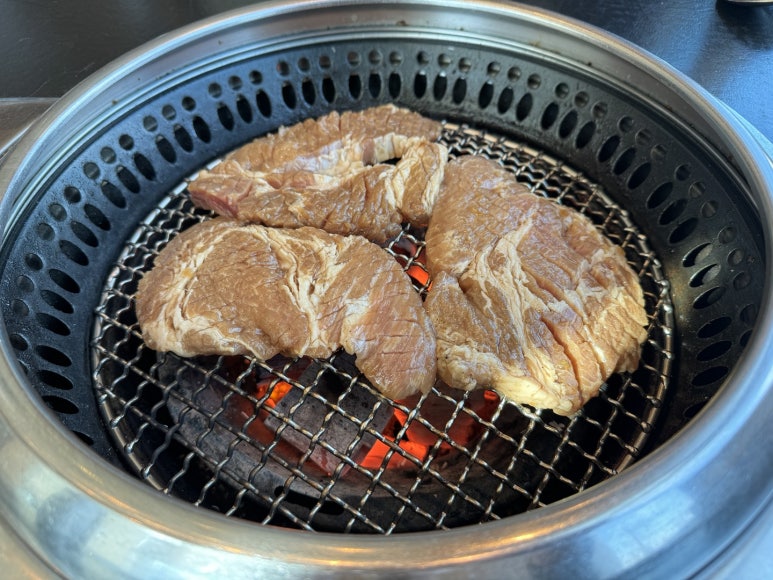[워커힐 맛집] 천지연 (송도갈비) - 중독되는 양념돼지갈비 최애맛집. 반찬도 맛있어 가족모임 좋은 곳. 명절선물 정보. 관련 이미지 14