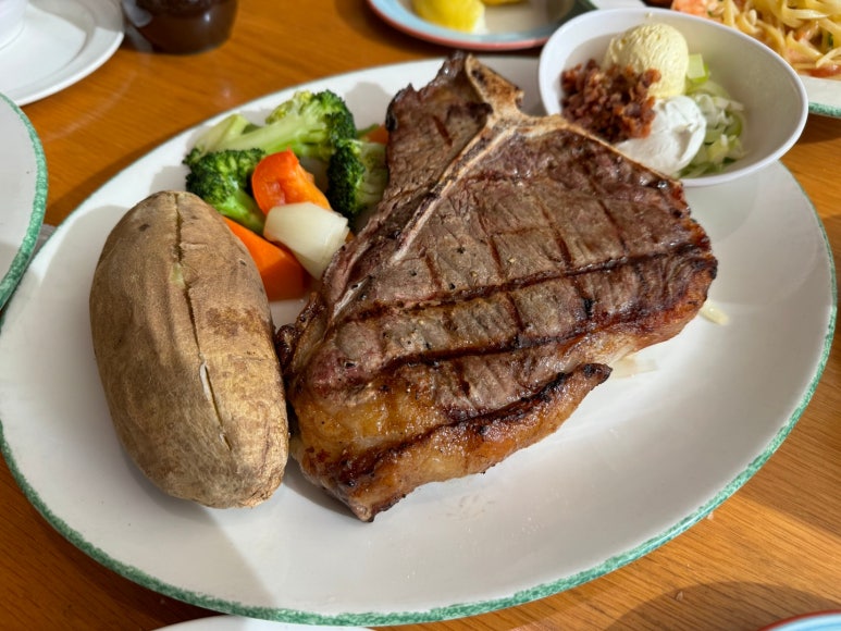 [용산미군부대] GREENSTREET - Dragon Hill Lodge (DHL) 서울한복판에서 느끼는 미국 스테이크! 관련 이미지 1