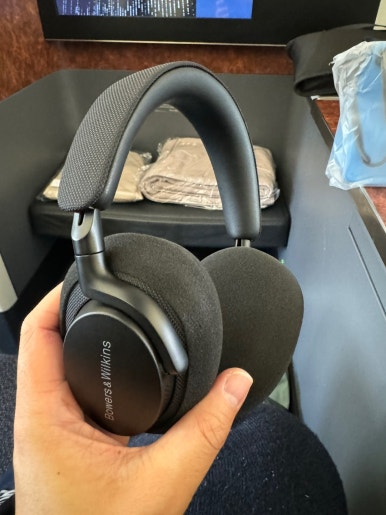 Korean Air First Class vs. Prestige Class – KE907 and KE908 Incheon–London B777-300ER Booking, Seat Recommendations, First Lounge, and SkyTeam Mileage Flight Review image 32