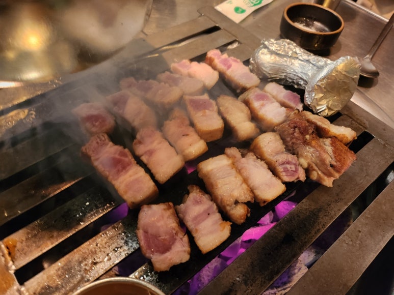 [충정로 삼겹살] 두툼 - 맛있는 녀석들 숙성삼겹살 맛집. 금돼지식당과 비교해보자. 주차꿀팁. 관련 이미지 1