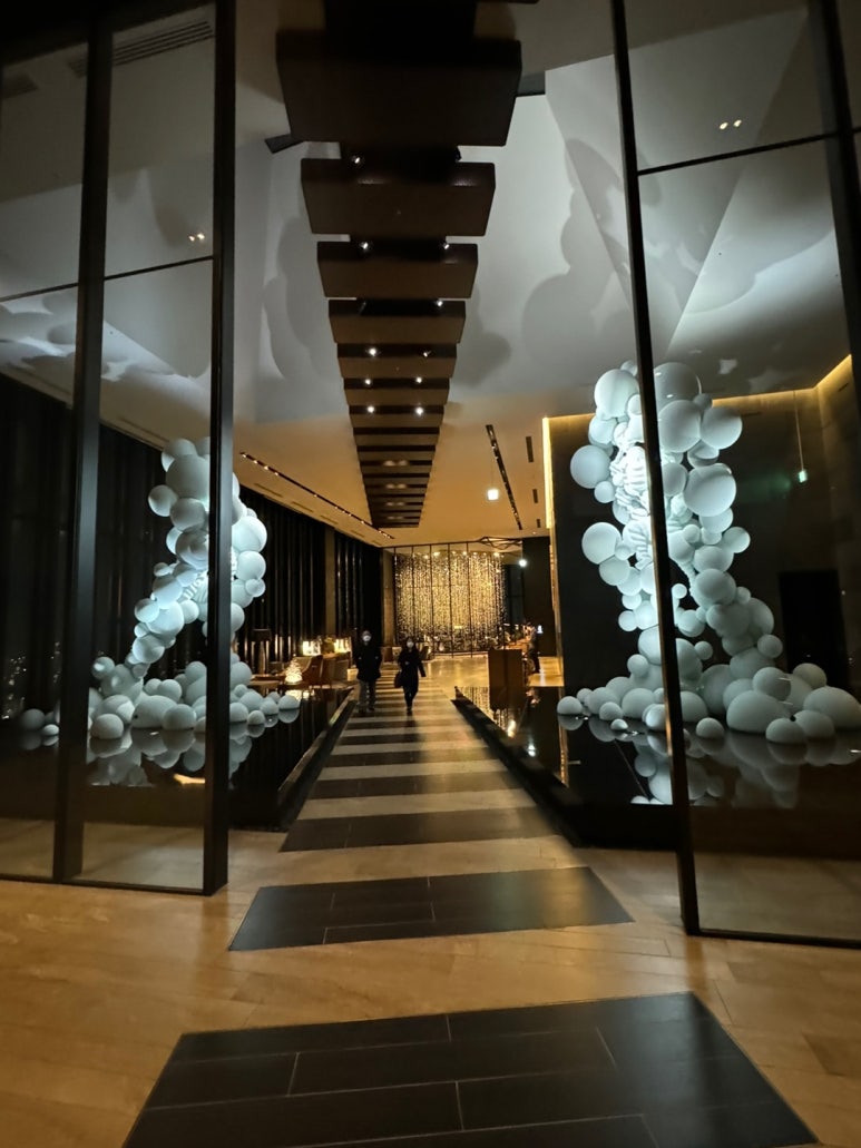 콘래드 오사카 호캉스의 모든 것 - 현아플, 힐튼 아너스 골드, 조식, 라운지, 레스토랑, 수영장, 사우나. Adieu 2023. (1) 관련 이미지 13