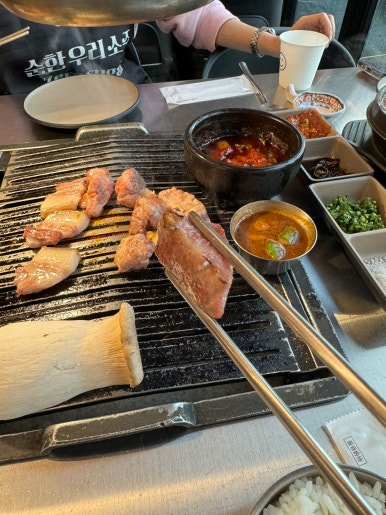 [제주공항 근처 맛집] 고기장 - 숙성 제주흑돼지 인생맛집. 제주도 흑돼지 오션뷰 맛집. 재방문의사 가득함. 관련 이미지 20