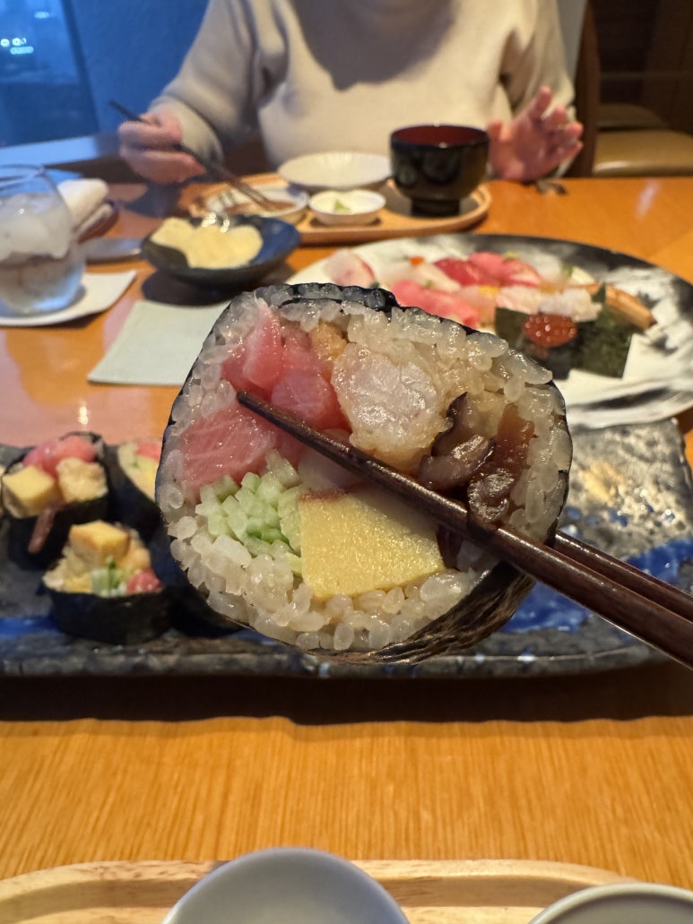 [롯데호텔 서울] 모모야마 - 생참치 듬뿍 세상 맛있는 후토마끼 맛집. 특선 12종 스시 후기. (feat. 트레비클럽) 관련 이미지 14