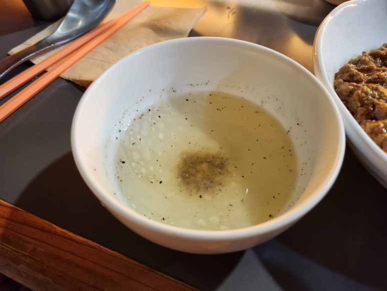 ★★★★☆ [신촌 탄탄면] 정육면체 - 신촌 유일의 미슐랭 맛집. 홍탄, 깨부수면과 유린기.. 시그니처 메뉴를 모두 먹어보다. 관련 이미지 16