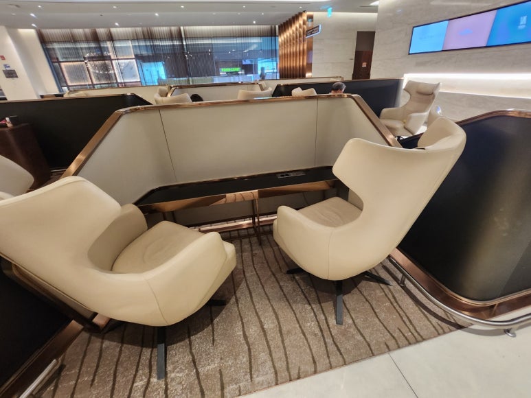 마티나골드 인천공항 제2터미널 위치/메뉴/가격/신용카드추천/콘센트 이용후기. 베브5 사용함. 만원의행복 행사중. 관련 이미지 9