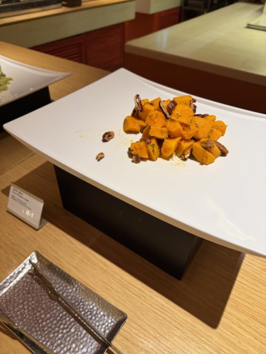 [롯데호텔서울] 라세느 - 뷔페는 먹고싶을 때 가야 제맛이지! 아내 생일 디너 뷔페 방문 후기. 트레비 클럽 쿠폰 사용. 관련 이미지 32