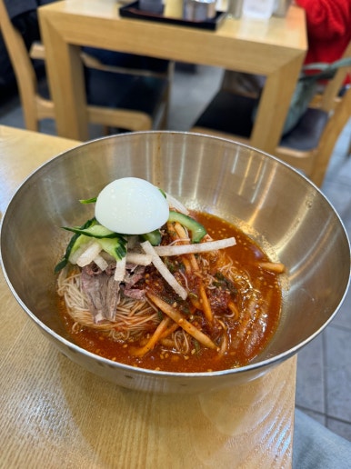 [신사동 맛집] 강남면옥 본점 - 서울 함흥냉면 맛집 5곳 리스트 총정리. 이번엔 물냉면보다 비빔냉면이 맛있는 곳. 블루리본서베이 냉면맛집. 관련 이미지 2