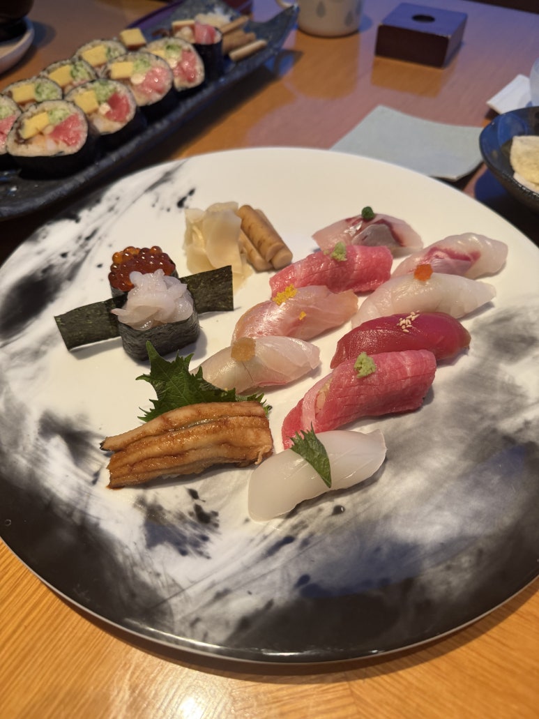 [롯데호텔 서울] 모모야마 - 생참치 듬뿍 세상 맛있는 후토마끼 맛집. 특선 12종 스시 후기. (feat. 트레비클럽) 관련 이미지 1