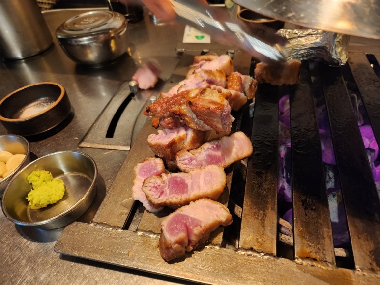 [충정로 삼겹살] 두툼 - 맛있는 녀석들 숙성삼겹살 맛집. 금돼지식당과 비교해보자. 주차꿀팁. 관련 이미지 21