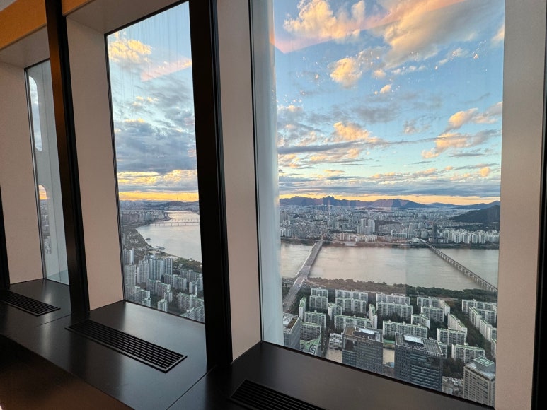 [시그니엘서울] STAY -미슐랭 1스타 프렌치 레스토랑 디너 풀코스. 훌륭하고 멋진 공간을 81층에.. 발렛주차 신용카드. 롯데상품권 사용후기. 관련 이미지 18