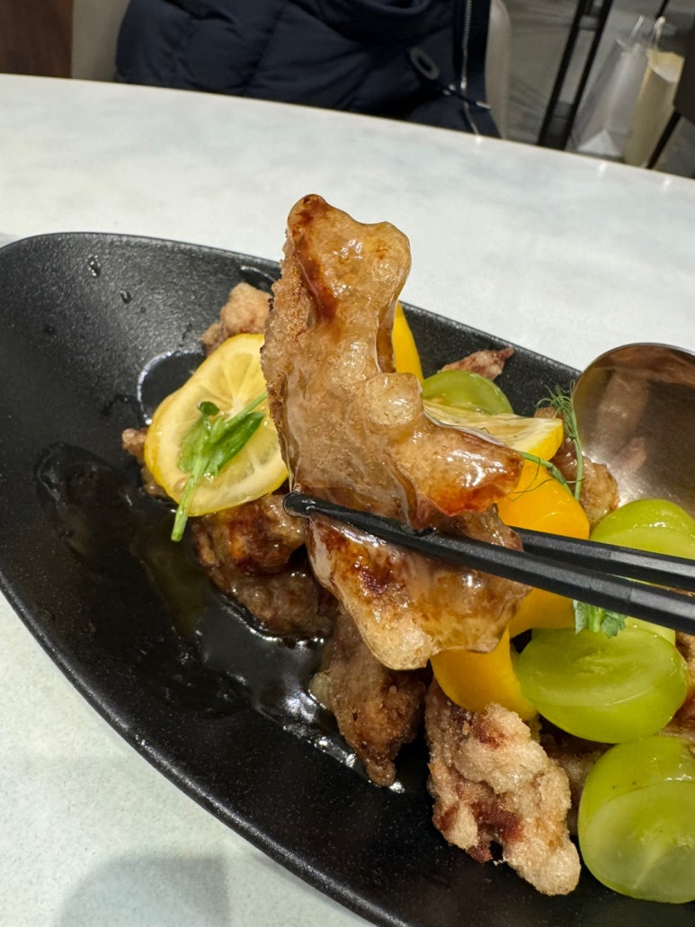 [더현대서울 맛집] 도원스타일 - 더현대 다이닝위크로 최대 30프로 할인 탑티어 중식당. 소고기 안심 탕수육, 그린 파파야 유린기, 양주식 바비큐 볶음밥. 관련 이미지 19