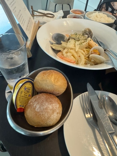 [안다즈 서울 맛집] 조각보 - 스파게티와 갈비찜 그리고 망고빙수 내돈내산 후기. 현아플 비마게 그리고 신한카드 더베스트+ 로 반값에 아기의자와 호텔 발렛 나들이! 관련 이미지 16