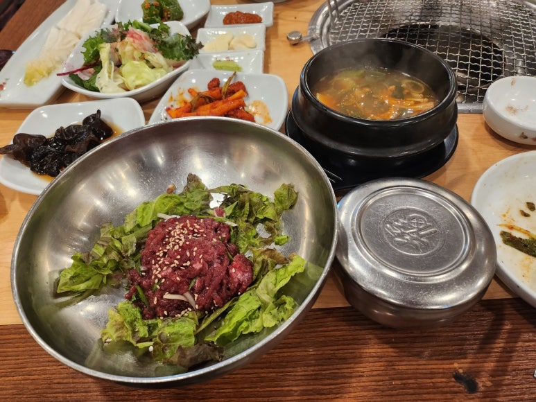 [청담동 24시간 소고기] 영천영화 - 나는 별로였다. 꽃등심, 갈비살, 육회비빔밥. 맛있는녀석들, 블루리본서베이, 연예인맛집. 관련 이미지 2