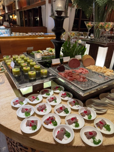 세인트레지스 발리 2편 - 미쉐린 레스토랑 Kayuputi. 플래티넘 티어로 즐기는 조식 그리고 디너 솔직 후기. 불가리 발리랑 비교!! 관련 이미지 19