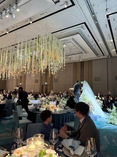 시그니엘 부산 결혼식 참석 후기. 세상 멋있는 결혼식장! 프렌치 코스요리 식사 후기. (feat. 허각 축하공연) 관련 이미지 24