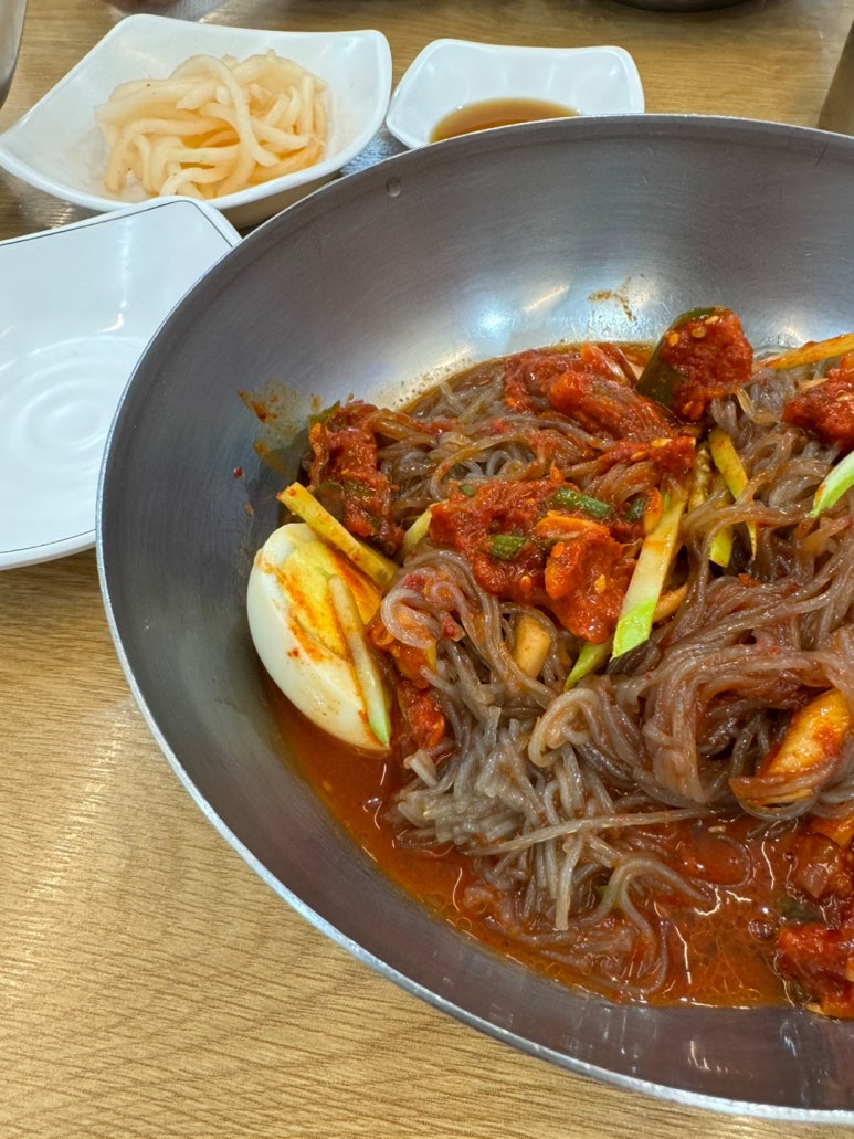 [남영동 맛집] 오복함흥냉면 - 백종원 골목식당 극찬의 숙대 냉면 맛집. 회냉면과 만두 순삭후기. 관련 이미지 12