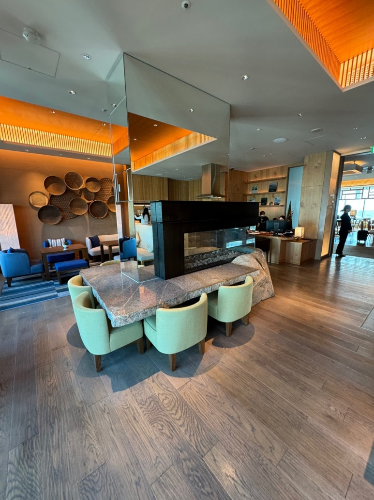 콘래드 도쿄 크리스마스 시즌 호캉스 - 롯데 힐튼 아너스 다이아몬드, 해피아워, 조식, 이그제큐티브 라운지, 수영장, 사우나. (1) 관련 이미지 12