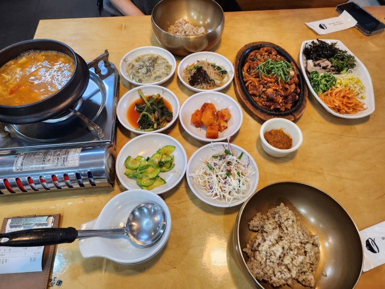 [청담동 맛집] 청국장과 보리밥 - 오래된 강남 청담역 청국장 맛집. 메뉴를 정해드리겠습니다; 낙지볶음 맛있음. 전지적참견시점 맛집. 관련 이미지 10