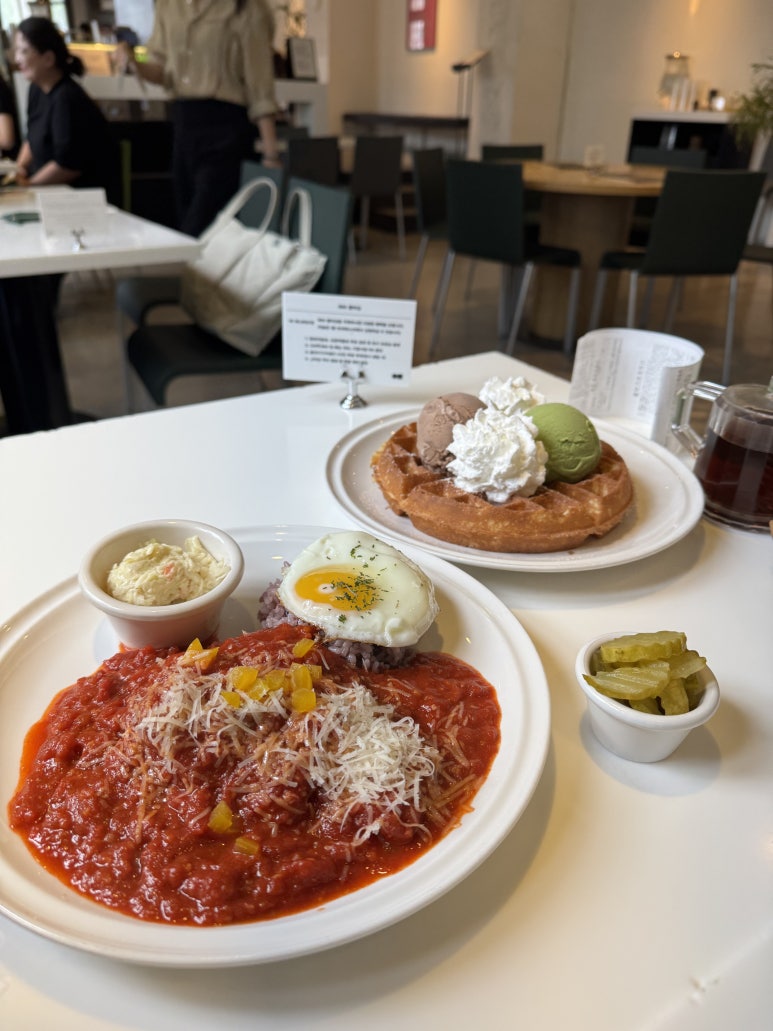 [광화문 맛집] 카페 이마 - 추억의 일본식 함박스테이크와 아이스크림 와플 맛집! 점심먹기 좋은 곳 추천. 관련 이미지 9