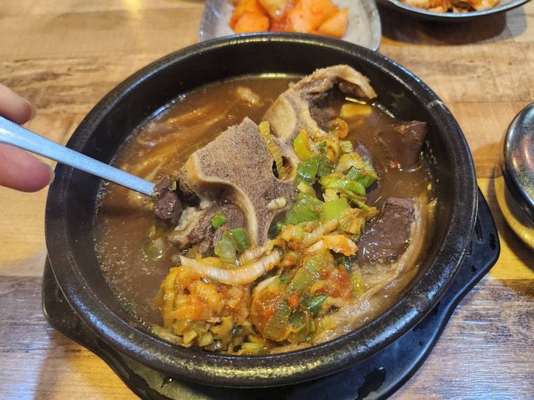 [효창공원앞역 맛집] 창성옥 - 넉넉히 소뼈살 가득한 우거지 선지 해장국. 삼각지 맛집리스트 업데이트. 관련 이미지 14