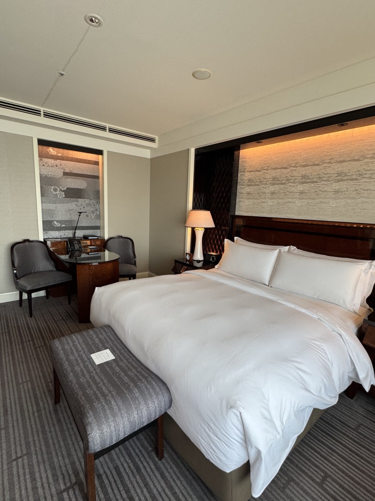 [The Ritz-Carlton, Tokyo] The Standard for a Classic High-End Hotel. A review of a Roppongi hotel with a great skyline view from the window, plus the pool, lounge, and more. image 15