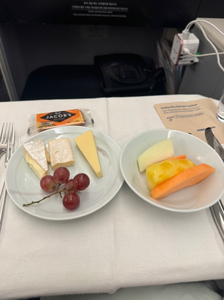 Korean Air First Class vs. Prestige Class – KE907 and KE908 Incheon–London B777-300ER Booking, Seat Recommendations, First Lounge, and SkyTeam Mileage Flight Review image 76