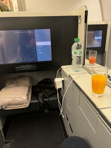 Korean Air First Class vs. Prestige Class – KE907 and KE908 Incheon–London B777-300ER Booking, Seat Recommendations, First Lounge, and SkyTeam Mileage Flight Review image 67