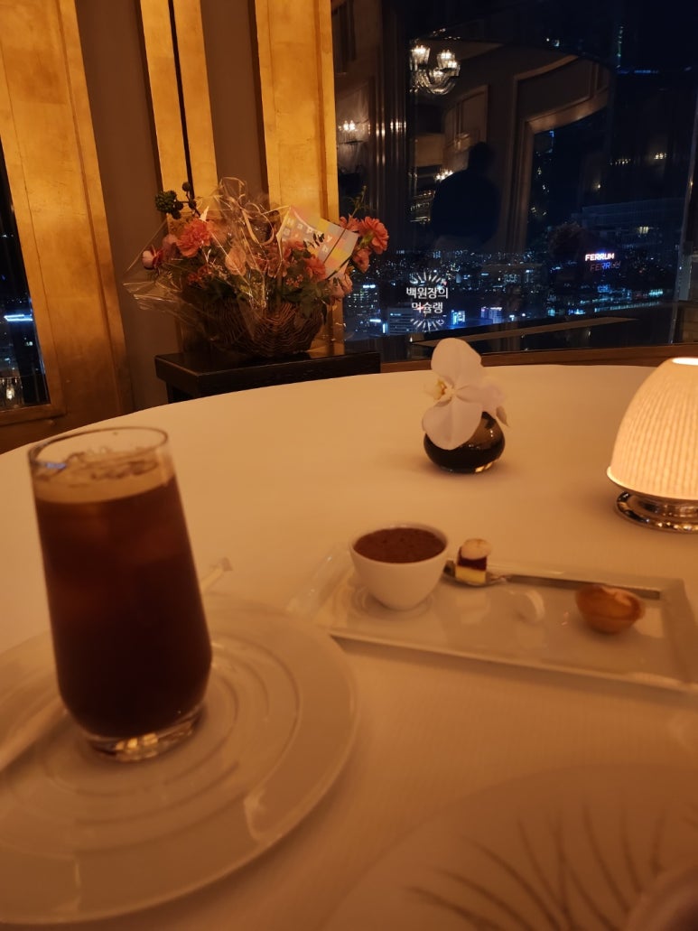 [롯데호텔서울 맛집] 피에르가니에르서울 -기념일에 추천하는 프렌치 레스토랑 디너코스. 발렛주차정보. 롯데호텔 트레비클럽 이용해서 싸게 먹자!!! 관련 이미지 42