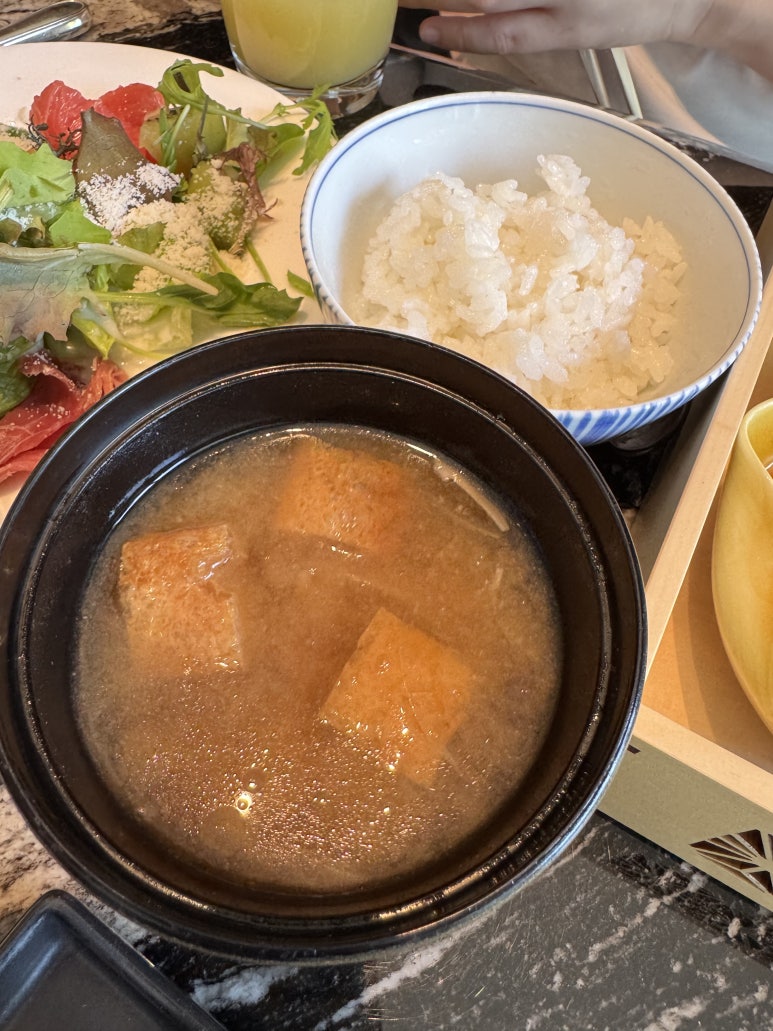 리츠칼튼 교토 - 조식, 피에르 에르메 마카롱과 조각케이크. 룸서비스, BAR 까지 먹거리 후기. 관련 이미지 24