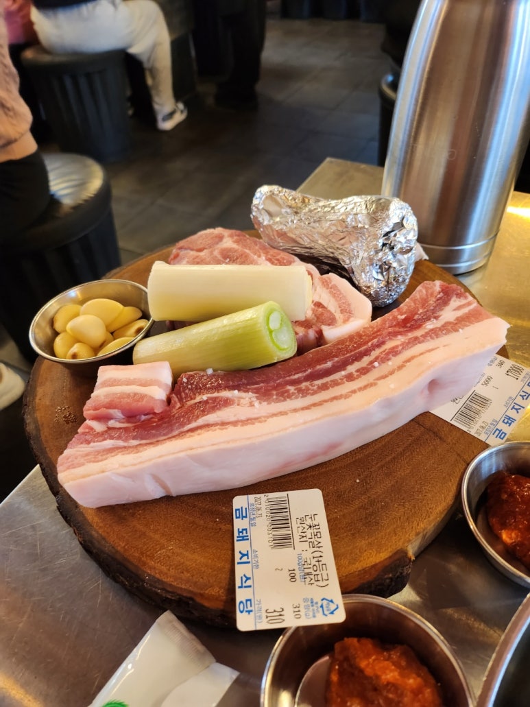 [약수역 고기집] 금돼지식당 - 서울 3대고기집. 남자 셋이 메뉴 다 먹어보기 + 하이볼. 토요일 점심 웨이팅 후기. 관련 이미지 12