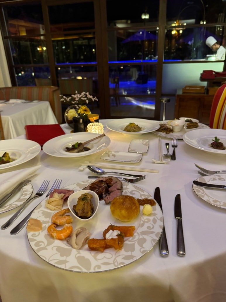 세인트레지스 발리 2편 - 미쉐린 레스토랑 Kayuputi. 플래티넘 티어로 즐기는 조식 그리고 디너 솔직 후기. 불가리 발리랑 비교!! 관련 이미지 32