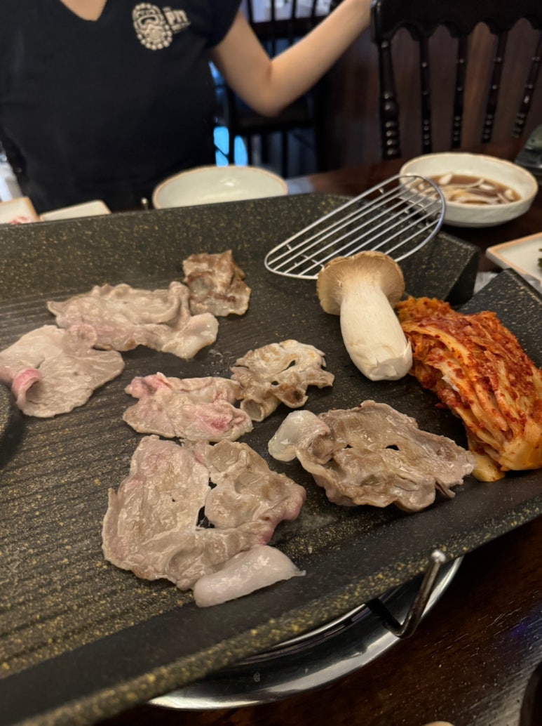 [이태원 맛집] 찰만생대패 - 서울 생대패삼겹살 맛집. 미나리 세트 후기. 냉삼보다 훨씬 맛있음! 관련 이미지 14