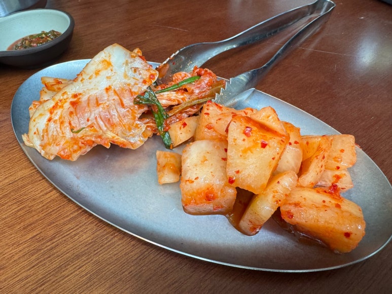 [가로수길 맛집] 곰탕랩 - 신사 임정식 쉐프 미쉐린 빕구르망 곰탕 맛집. 블루리본 서베이 받은 25,000원 시그니처 콜라겐 사골곰탕 후기. 관련 이미지 12