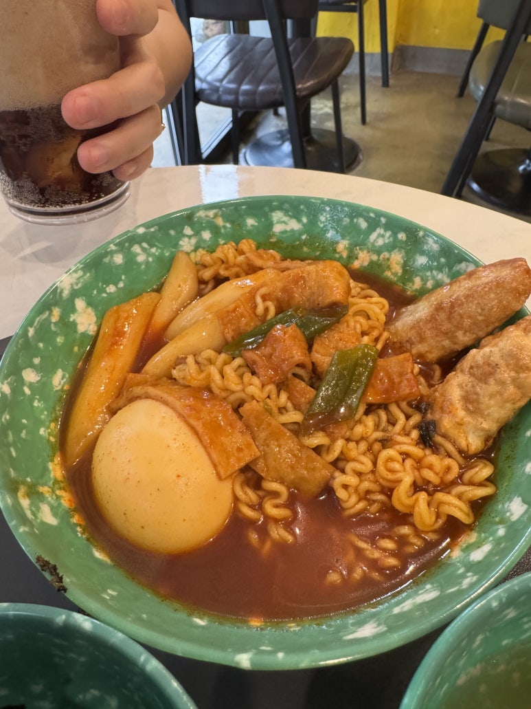 [삼각지 맛집] 양양분식 cafe - 국방부 가는 언덕배기에 있는 소소한 라볶이, 김치볶음밥, 주먹밥 전쟁기념관 맛집. 관련 이미지 3