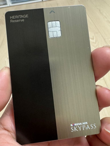 [국민카드 헤리티지 리저브] 3인 가족 해외여행 최적화 카드. 해외결제 무제한 적립. 더라운지 3인 입장. 바우처 분석,공략 및 후기. 관련 이미지 1