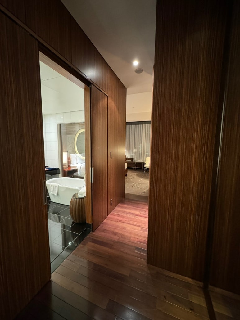 콘래드 도쿄 크리스마스 시즌 호캉스 - 롯데 힐튼 아너스 다이아몬드, 해피아워, 조식, 이그제큐티브 라운지, 수영장, 사우나. (1) 관련 이미지 18