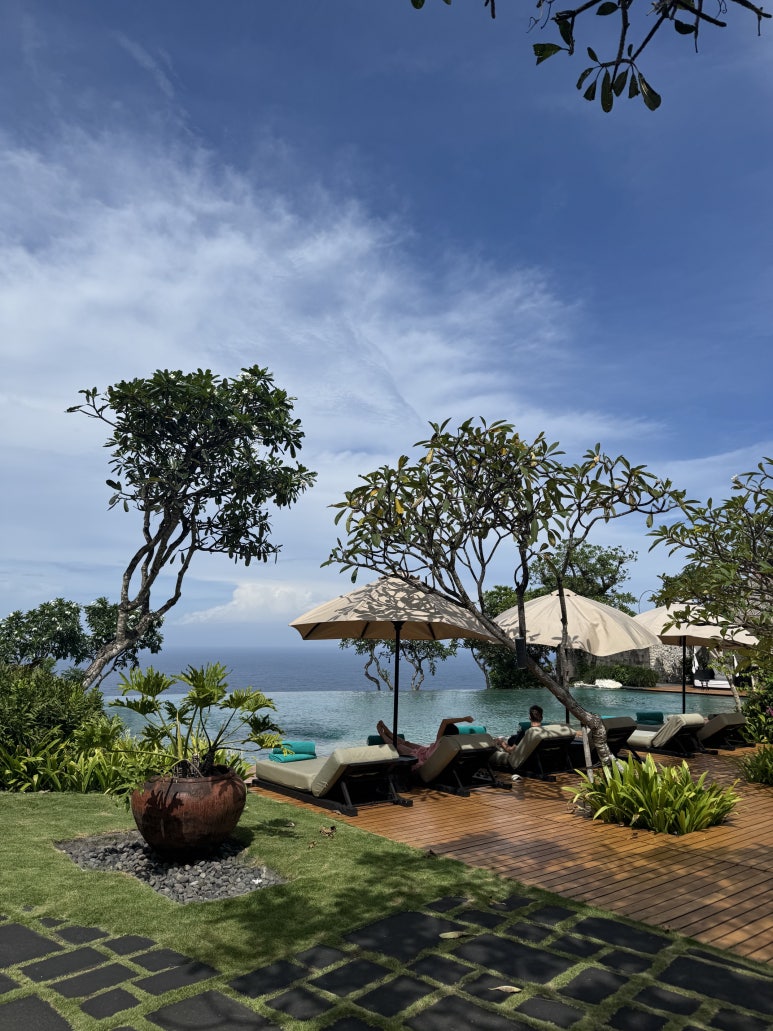 불가리 발리 2편 - 베이비시터가 있는 발리 풀빌라. 야외수영장, 조식, 레스토랑 후기. 관련 이미지 3