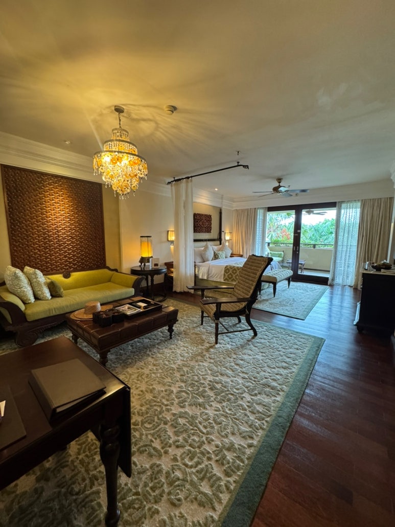 세인트레지스 발리 - 플래티넘 풀빌라 스위트 업그레이드 후기. 신혼여행 호텔 추천. 프라이빗 해변, 라군, 밤공연, 조식, 디너. 관련 이미지 20