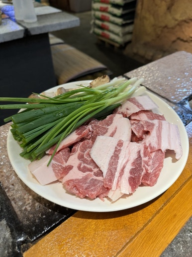 [을지로3가 맛집] 산청숯불가든 을지로 - 평일 저녁 웨이팅 후기. 재래식 소금구이, 흑돼지 김치찌개. 주차 꿀팁. 관련 이미지 2