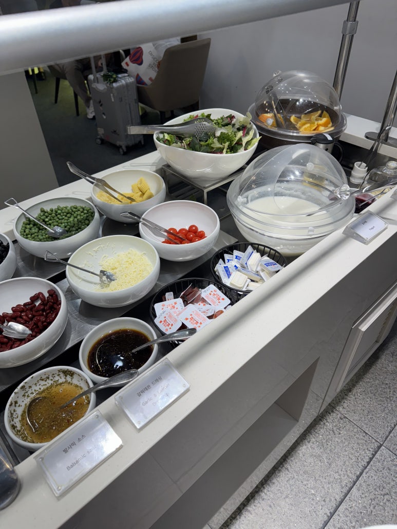 김포국제공항 스카이 허브 라운지. 국민카드 헤리티지 리저브로 동반2인까지 입장 가능!! 관련 이미지 12