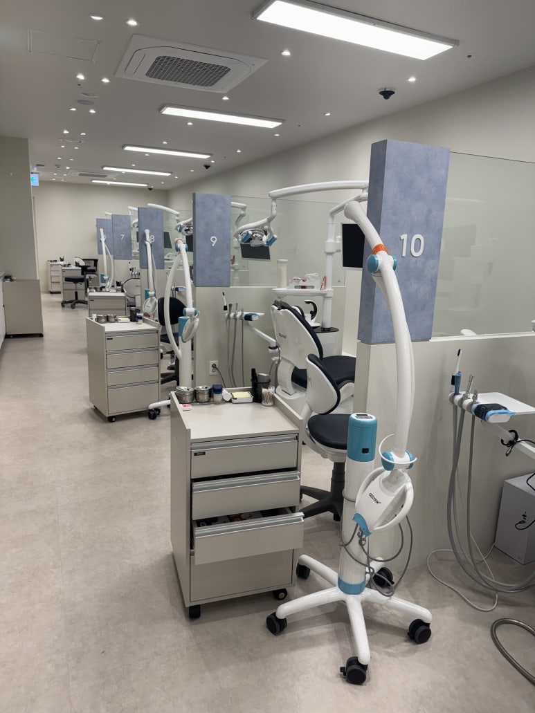 치과에서 치아미백 vs 셀프치아미백 기본적으로 효과 차이가 큽니다. 가로수길 미백성지 추천/효과/비용/가격/기계. 관련 이미지 8