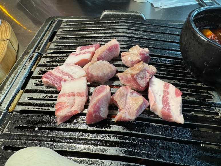 [제주공항 근처 맛집] 고기장 - 숙성 제주흑돼지 인생맛집. 제주도 흑돼지 오션뷰 맛집. 재방문의사 가득함. 관련 이미지 18