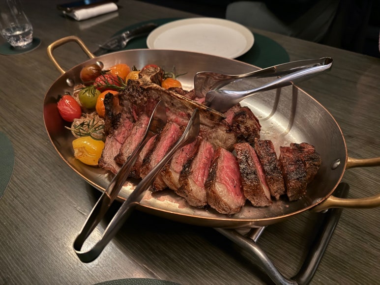 [그랜드 하얏트 서울] 스테이크하우스 - 포터하우스 1kg 분위기 좋고 야경좋아 모임장소로는 최고! 대한항공 the first 현대카드 할인. 월드오브하얏트. 관련 이미지 17