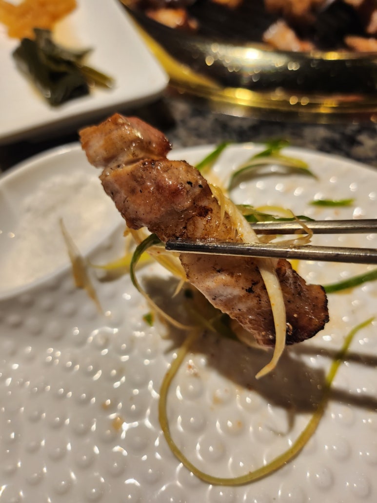 [교대역 맛집] 감돈 - 숙성목살 맛집. 와인을 곁들일 수 있는 돼지고기 맛집. 관련 이미지 17