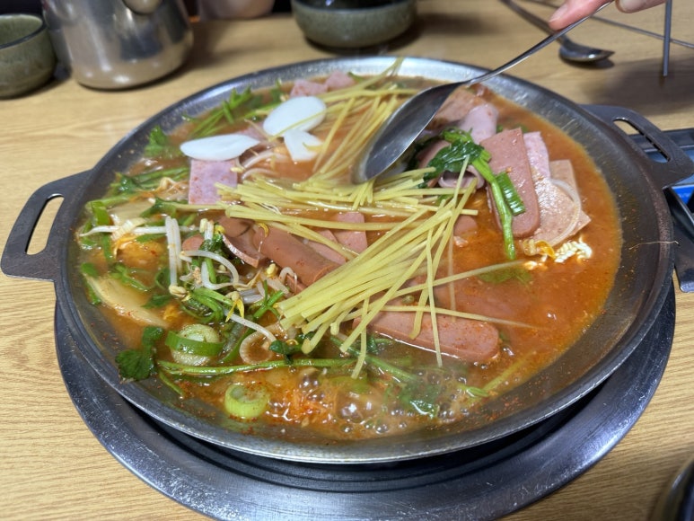 [암사동 맛집] 초롱이고모부대찌개 - 한국 최고의 부대찌개 성지. 맛있는녀석들, 백년가게, 블루리본서베이 부대전골 맛집. 주차팁. 관련 이미지 14