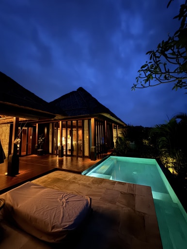 불가리 발리 - 인생 최고의 휴양지. 장동건 부부 신혼여행 인도양 오션뷰 풀빌라 추천. 메리어트 플래티넘 호캉스. 룸서비스/조식/야외수영장/레스토랑 후기. 관련 이미지 4