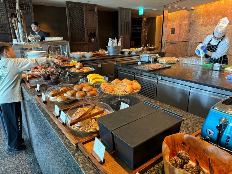 파크하얏트 부산 - 파크 이그제큐티브 마리나 스위트 & 스탠다드 룸 비교! 광안대교뷰, 조식, 수영장, 월드오브하얏트, GOH, 부산 5성호텔 비교&추천. 관련 이미지 48